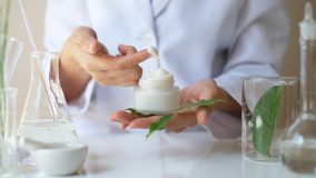 <strong>TREINAMENTO DE BPF PARA COSMÉTICOS E PRODUTOS DE HIGIENE PESSOAL</strong> produtos para higiene